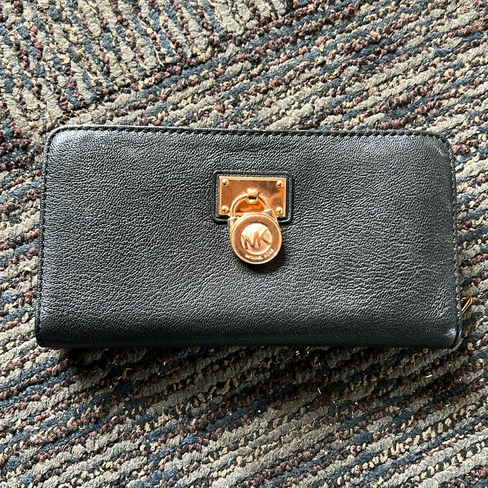 EUC Michael Kors wallet